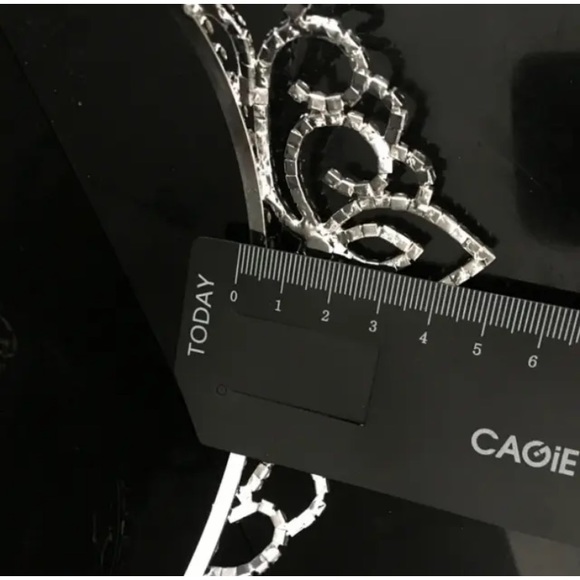 🌺🌺Beautiful Golden Crown Perfect For Your Costume - Picture 4 of 5